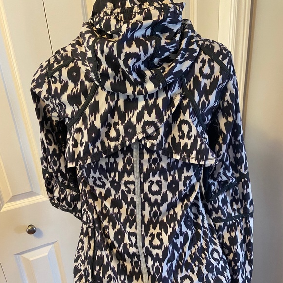 Lululemon 1/2zip pullover running jacket - Picture 2 of 5